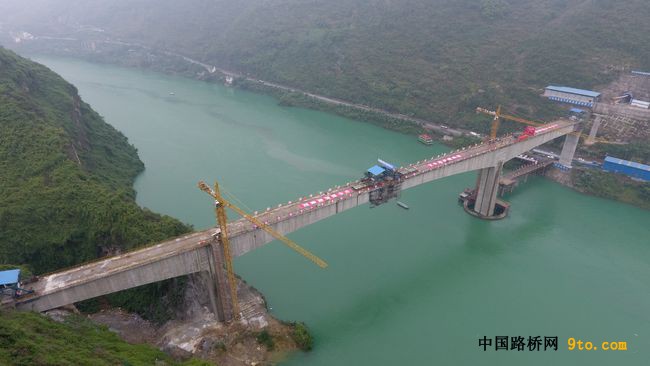 大跨徑剛構橋合龍段施工技術研究